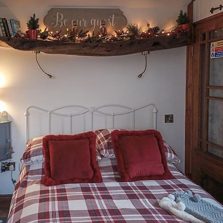 Little Pines Lodge Rushton Spencer エクステリア 写真
