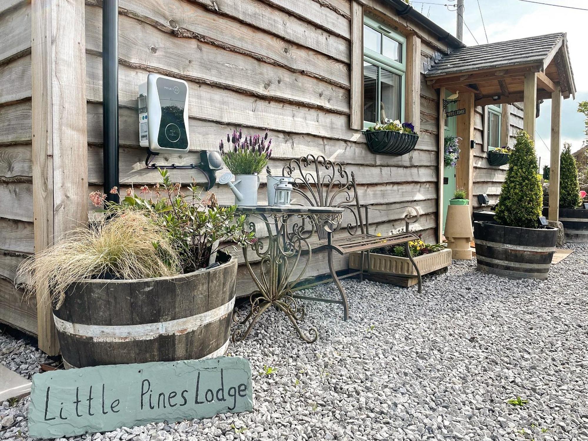 Little Pines Lodge Rushton Spencer エクステリア 写真